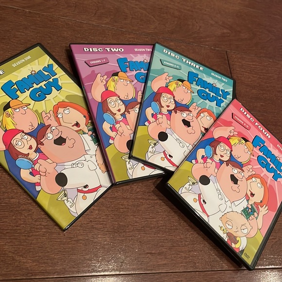 Family Guy Seasons 1 and 2 - Picture 3 of 3